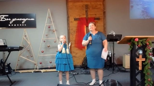 Спит Младенец мирно в яслях