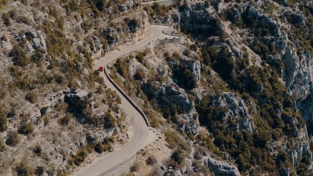 New Jaguar XE in Caldera red Driving in Southern France смотреть онлайн