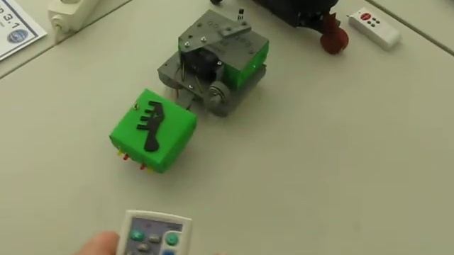 Bristle bot. Robotukas ant šepečių. Робот на щётках. Kauno kolegija. смотреть онлайн