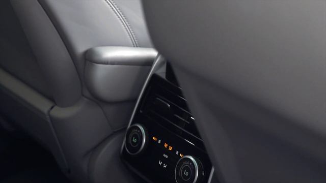 Constellation Blue SV Bespoke Ultra Metallic Gloss on Caraway 2023 Land Rover Range Rover SE LWB смотреть онлайн