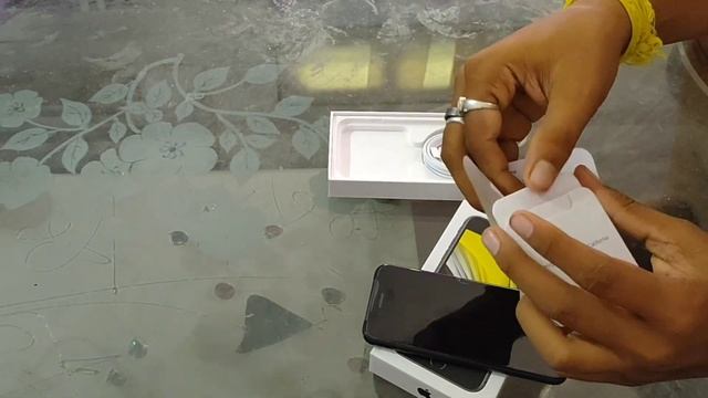 Apple i phone se 2020 Unboxing смотреть онлайн