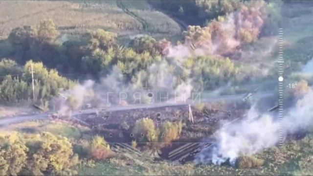 Прорыв на Курском фронте: БТР морпехов в ближнем бою расстреливает позиции врага