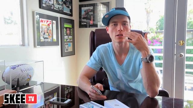 iPhone 4S Unboxing & Review by DJ Skee смотреть онлайн