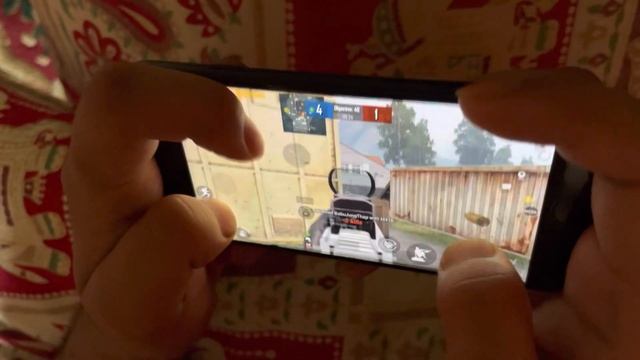 4.7inch Smallest IPhone Fastest Handcam Feat: iPhone SE 2020 смотреть онлайн