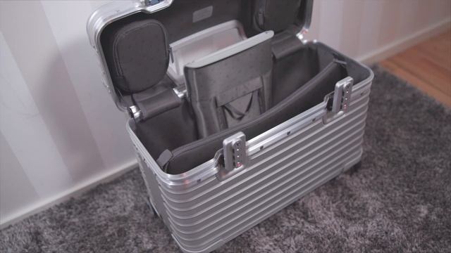 Rimowa Pilot Case unboxing 2023 смотреть онлайн