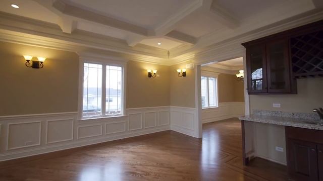 A new, all-masonry 6-bedroom in South Elmhurst смотреть онлайн