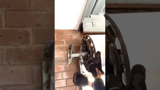 How to install a roller door opener in 1 minute. смотреть онлайн