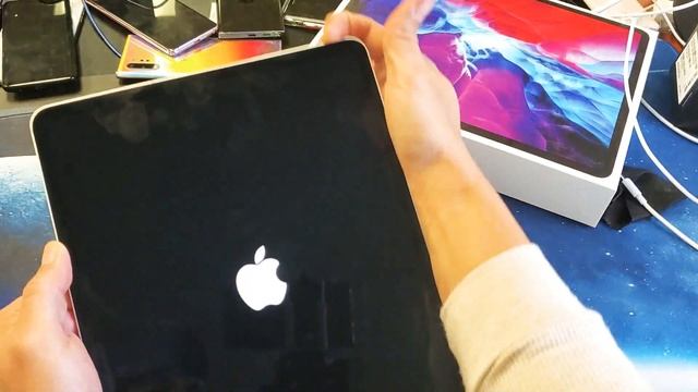 iPad Pro: Stuck on Spinning Wheel? 2 Easy Fixes! смотреть онлайн