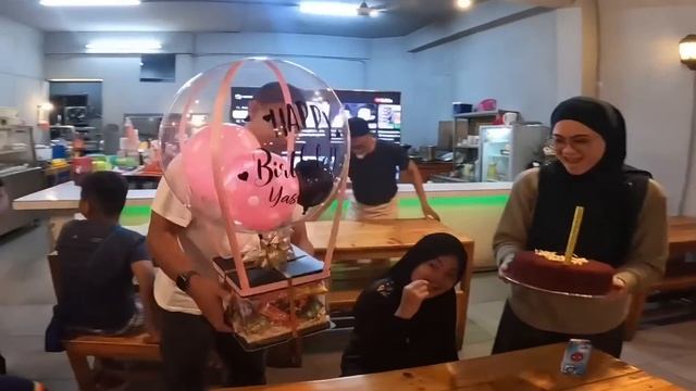 Papa dgn mama surprise birthday Yasmine 5/1/2023 смотреть онлайн