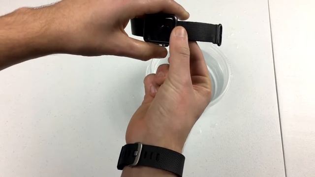 Apple Watch Series 2 Water Test смотреть онлайн