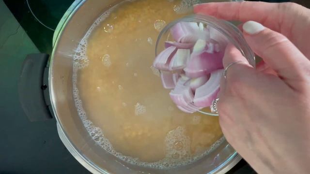 Mazare decorticata fava cu ceapa si rosii uscate caramelizate смотреть онлайн