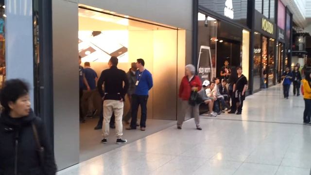 Apple store in manchester uk смотреть онлайн