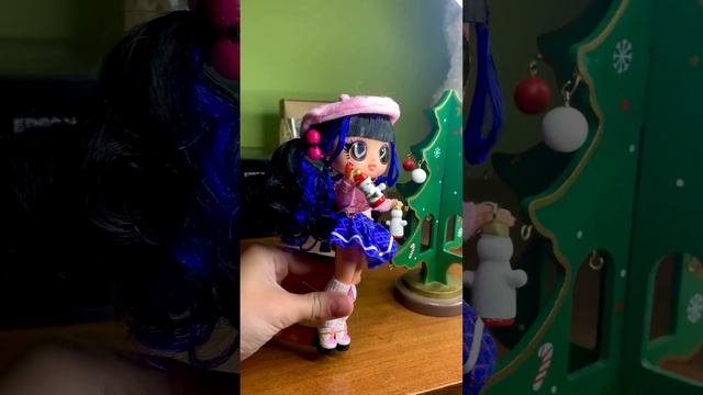 LOL Tweens Aya Cherry наряжает елку. ЛОЛ мультфильм. смотреть онлайн