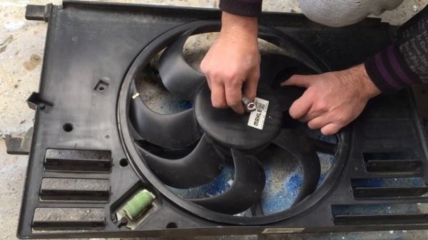 Jeep Renegade Radiator Fan Replacement (Noisy fan)  جييب رينجيد استبدال مروحة الرديتر