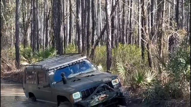 Jeep Wrangler Jk And Jeep Cherokee Xj On A Trail Ride