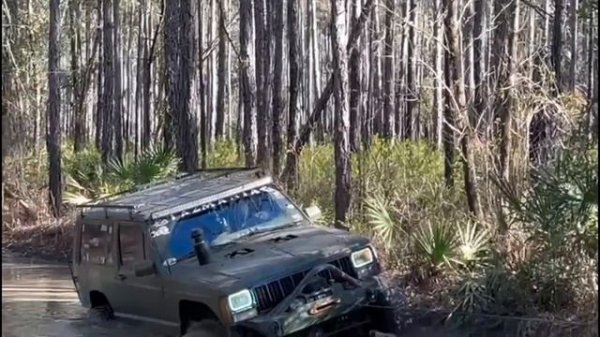 Jeep wrangler jk and Jeep cherokee xj on a trail ride