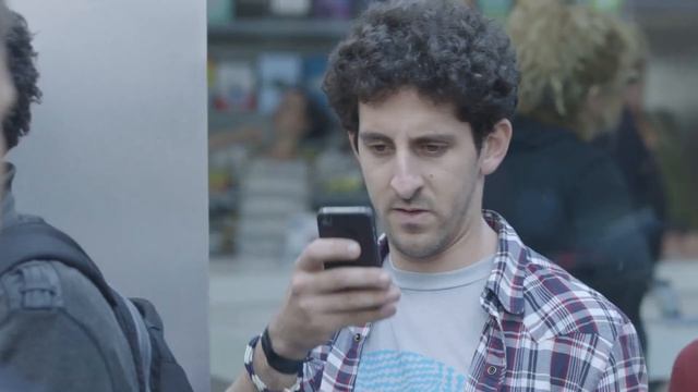 Samsung "The Next Big Thing" ad parodies an iPhone line смотреть онлайн