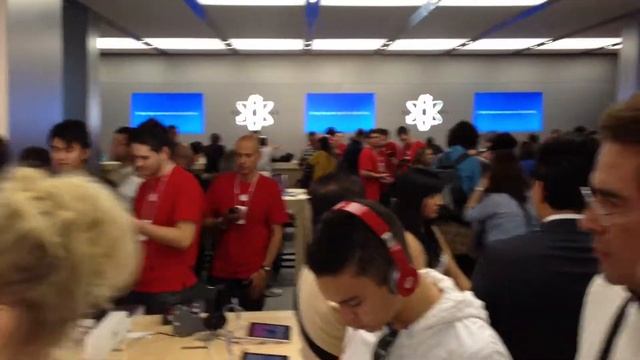 Inauguración Apple Store La Cañada смотреть онлайн