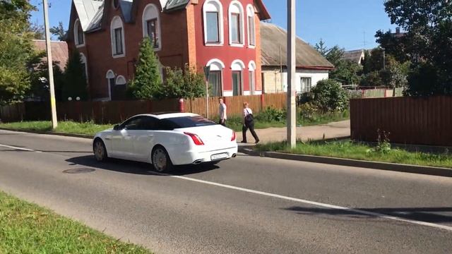 Jaguar XJ смотреть онлайн
