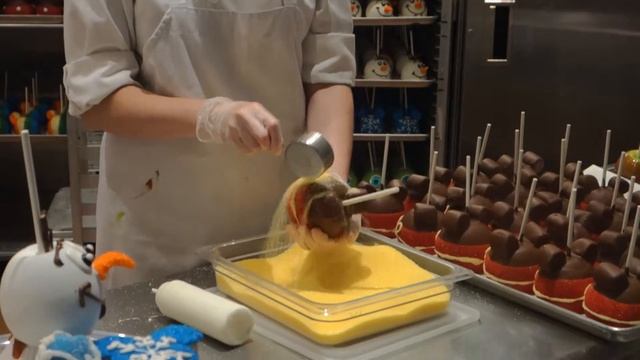 Downtown Disney Candy Apples смотреть онлайн