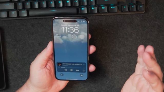 I HATE THIS! | iPhone 14 "Always On Display" смотреть онлайн