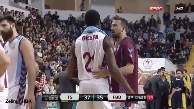 Trabzonspor - Fenerbahçe Doğuş maçında yaşanan rezalet anları смотреть онлайн