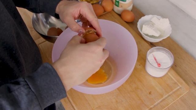 Why Babushka Bakes Mac and Cheese with Sugar?! смотреть онлайн