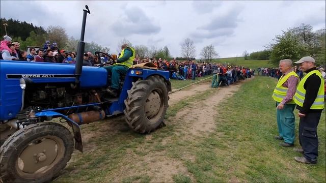 Tug of war Tractors vs Humans смотреть онлайн