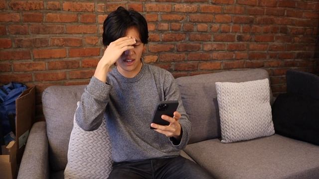 Every iPhone review be like... смотреть онлайн