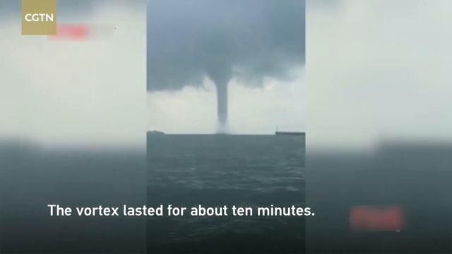 Rare waterspout recorded in waters off Beihai, S. China смотреть онлайн