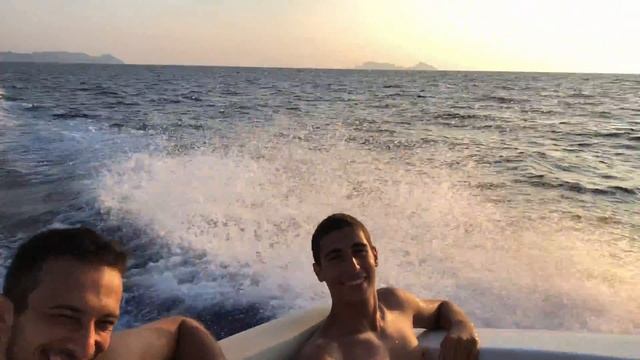 navigazione da Ponza verso il Circeo . in planata al tramonto - 4K смотреть онлайн