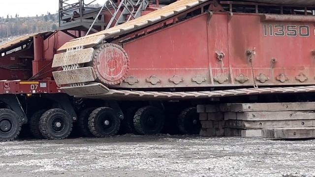 перемещение крана Liebherr LTR 11350, на модульном транспортёре смотреть онлайн