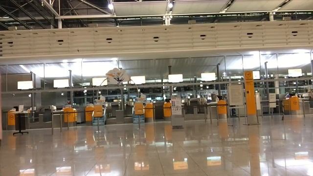 Can You Stay Overnight In The Munich Airport??? Adventures with DoOverFC смотреть онлайн