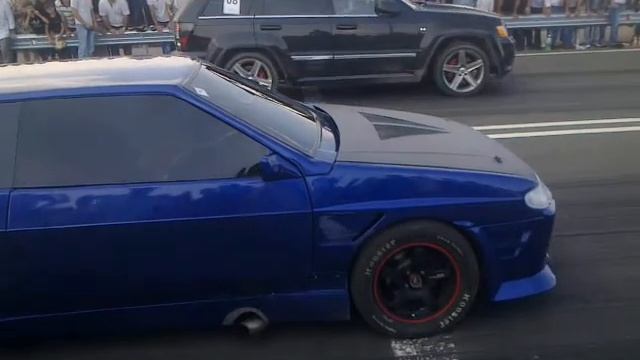 LADA 13 (06) VS Jeep Grand Cherokee SRT-8(95) смотреть онлайн