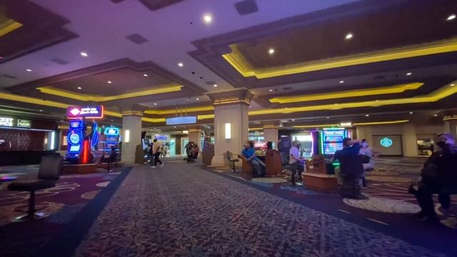Mandalay Bay Casino Walkthrough Las Vegas 2021 смотреть онлайн