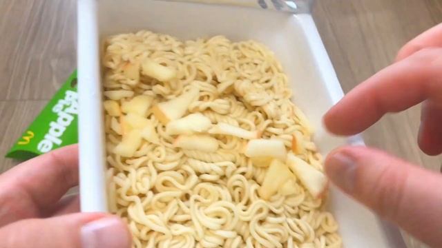 Apple Pie Yakisoba Instant Noodle Review смотреть онлайн