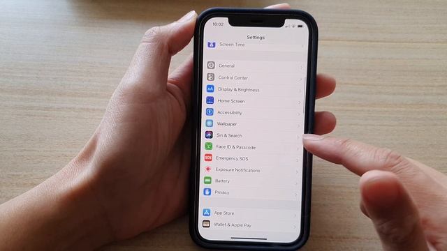 iPhone 12: How to Enable/Disable Siri Suggestions on Lock Screen смотреть онлайн