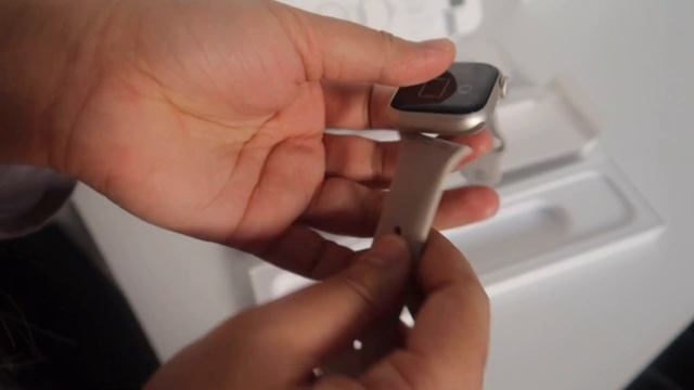 Apple Watch Series 7 Starlight Unboxing 