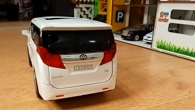 Огляд іграшкової машинки Toyota Alphard масштаб 1:24 | Mega Tachki смотреть онлайн