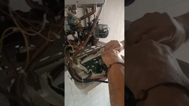 montaggio scheda caldaia sime praktica-Parte 2 смотреть онлайн