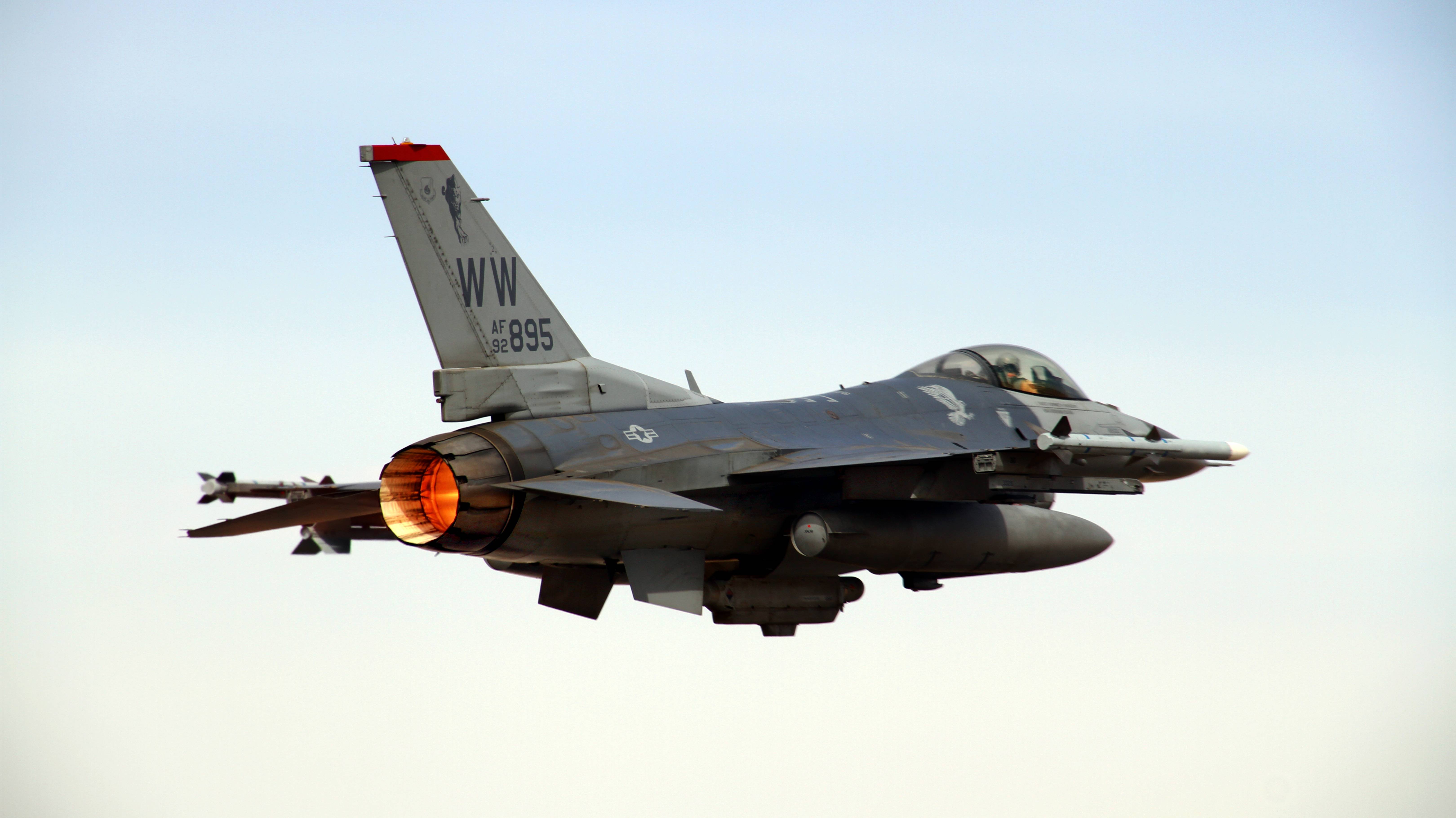 F-16C Viper Vs F/A-18C Hornet In BVR