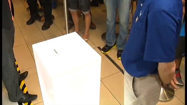 M1 iPhone 5s & iPhone 5c Launch смотреть онлайн