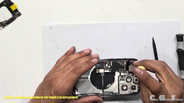 IPHONE 14 PRO MAX DISASSEMBLED FOR POWER FLEX REPLACEMENT | Cell Geeks Repair Desk смотреть онлайн