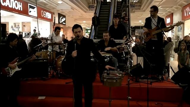 Алексей Чумаков - Необыкновенная (live) смотреть онлайн