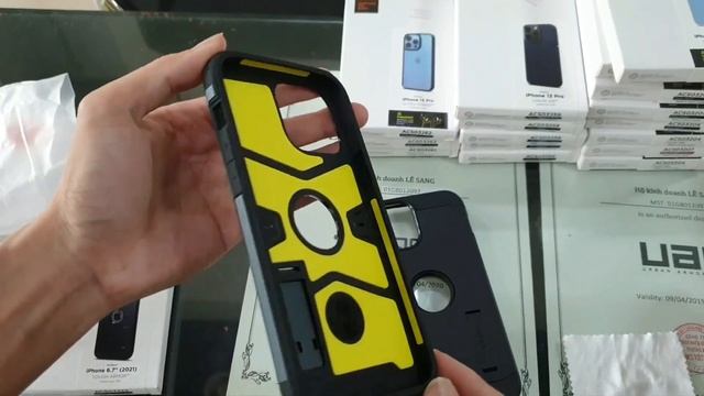iPhone 15 Plus Spigen Tough Armor Case First Look & Hands On смотреть онлайн