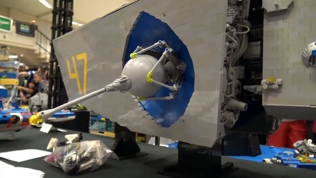 Giant LEGO Spaceship Universal Explorer LL2016 смотреть онлайн