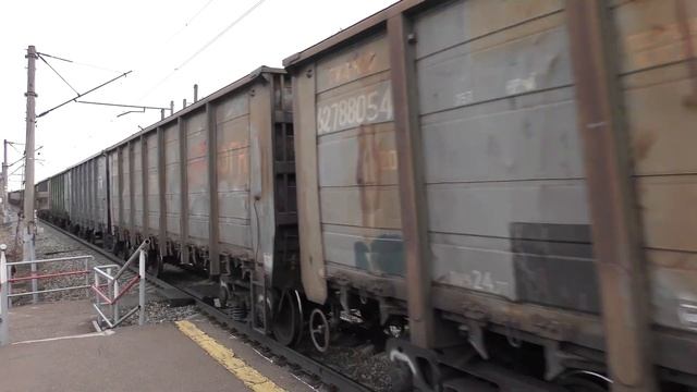 Электровозы ВЛ80С-710 и ВЛ80С-2392 с грузовым поездом смотреть онлайн