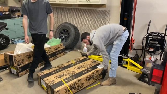Rebuilding A 2004 Jeep Wrangler TJ Part 3! Rear Tire Holder Install смотреть онлайн