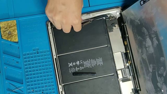 Cambio de antena de iPad 4 смотреть онлайн