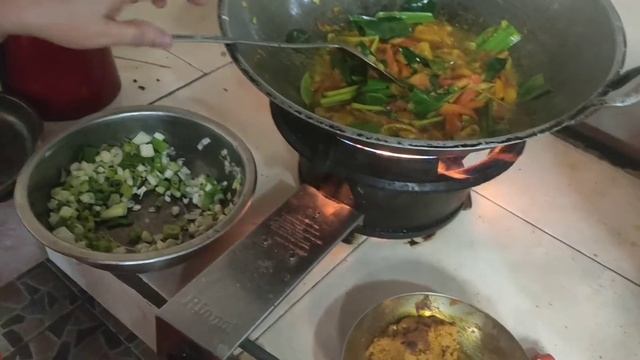 TELUR IKAN DAN KENARI WOKU